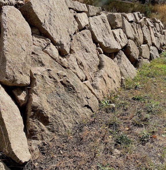 stone-Class-B-retaining-wall-fabrication-west-kelowna